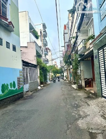 Ngã Tư Bắc Hải - 65m2 ngang 4,2m - 4 Tầng - đường 6m nhựa xe hơi ngủ nhà -20m ra mặt tiền
