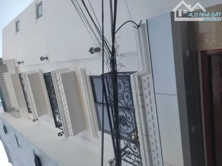 Cự Khối, bán nhà MỚI 33m2 4 tầng 3PN, Ô tô, sát phố nhỉnh 4tỷ