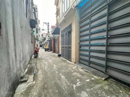 Bán đất tặng nhà 3 tầng phố trần cung sổ đỏ nở hậu 3 thoáng ngay phố