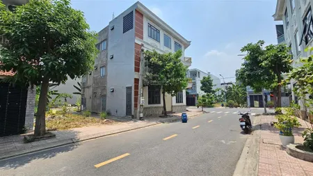 Chủ ngộp cần sang gấp lô đất trong kdc vĩnh phú 1, dt 129m2, sổ sẵn, thổ cư 100%, đường vĩnh phú 32