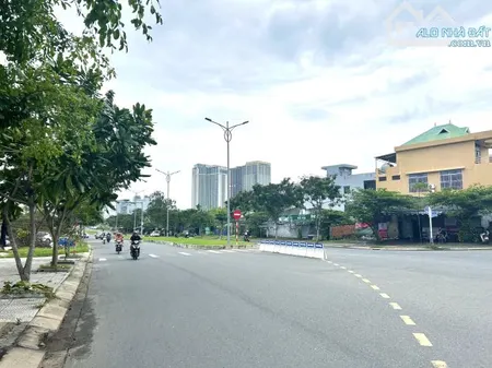 Bán đất tặng nhà Phó Đức Chính, Sơn Trà, ngang 11m xây căn hộ tuyệt vời, chỉ nhỉnh 11 tỷ