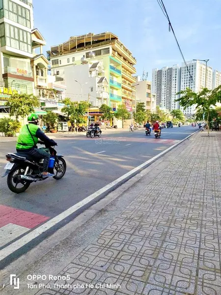 Ngay tô hiệu, hoà bình trường th hiệp tân hẻm xe hơi vô nhà 4 x 19m cn đủ chỉ 6.1 tỷ còn bớt.