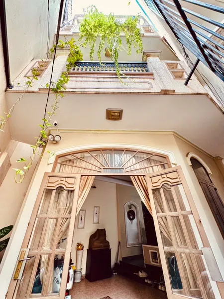 Nhà phong cách Huế, 82m2, ngang 4.7m (nở 11m) sân để xe, 3 mặt thoáng, sânthượng (Tin Hết Hạn)