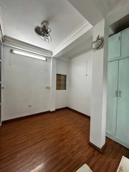 Bán Nhà Tập Thể Gần Ngã Tư Sở, Giá Rẻ, Có Sổ, 40m2, 2,1 Tỷ (Tin Hết Hạn)