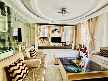 Nhà ngang hơn 7m, nở hậu 9m, hẻm xe hơi vào nhà, nội thất đẹp, ply chuẩn @. (Tin Hết Hạn)