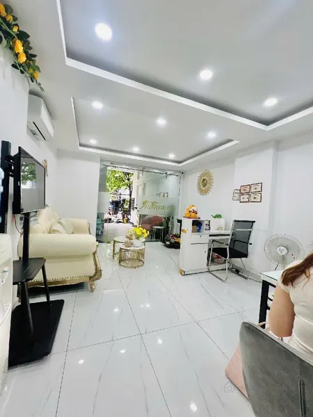 Nhà mới, ngang 4.3m, 81m2, 5 lầu, 5pn, có thang máy, hẻm thẳng lớn @ (Tin Hết Hạn)