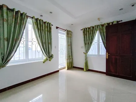 Nhà ngang hơn 5m, 80m2, 8pn6wc, hẻm thẳng xe hơi vào nhà, kết cấu còn mới, đẹp (Tin Hết Hạn)
