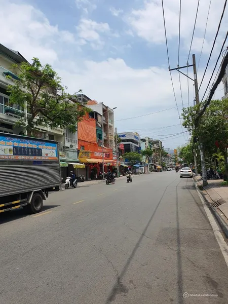 QUẬN 6- MẶT TIỀN CHỢ LỚN, P11, 131m2, 5 TẦNG, 28 TỶ thương lượng (Tin Hết Hạn)
