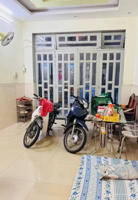 Nhà rộng chỗ đậu ô tô, Đỗ Nhuận thông Lê Trọng Tấn, 4.15 tỷ (Tin Hết Hạn)