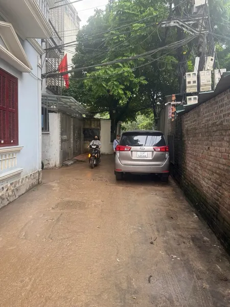 553 giải phóng, ô tô đỗ cửa, gần phố 3 thoáng, nhà chuẩn an nhàn thư thái