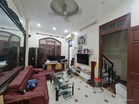 Cần bán gấp siêu phẩm phân lô Trần Quốc Hoàn 35m2, 5T, vỉa hè ô tô tránh, giá tố (Tin Hết Hạn)