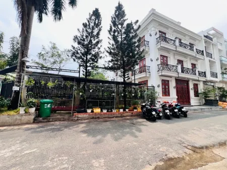 BÁN BIỆT THỰ LÔ GÓC ĐẲNG CẤP SÁT TRƯỜNG CHINH-TÂN BÌNH -GIÁ RẺ- DT 400M2- 4 TẦNG (Tin Hết Hạn)
