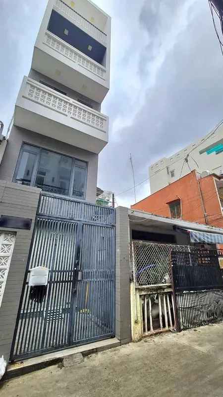 Căn góc 3 mặt 71,2 m2 (5,8 x 13), hẻm xe hơi CMT8. Chỉ 10 tỷ (Tin Hết Hạn)
