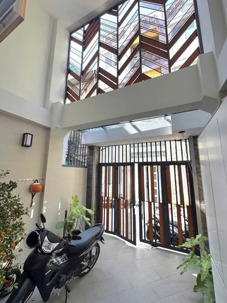 Nhà 5 tầng có thang máy - 57m2 (3,7 x 17) - đường Cao Thắng. 12,2 tỷ (Tin Hết Hạn)
