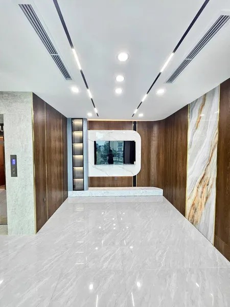 Lô góc Ngọc Thuỵ Long Biên gara ô tô thang máy kinh doanh.