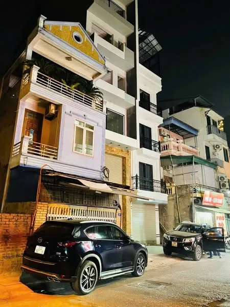 PHỐ ẨM THỰC NGỌC LÂM PHÂN LÔ Ô TÔ TRÁNH VỈA HÈ KINH DOANH SẦM UẤT