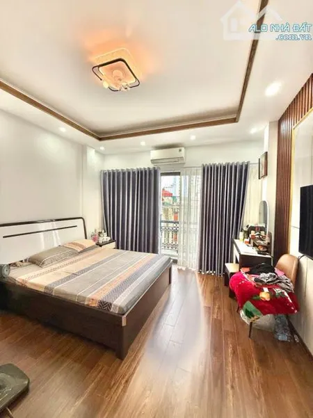 - TAM TRINH - LĨNH NAM - MAI ĐỘNGNỞ HẬU, NHÀ MỚI, Ô TÔ VÀO NHÀ, THANG MÁY.68m2 nhỉnh16tỷ