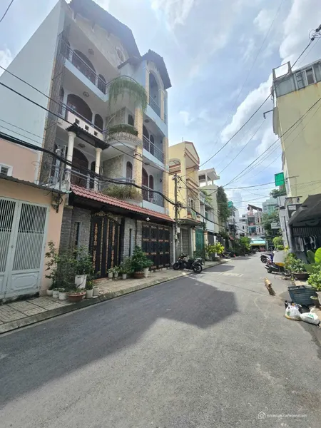 GIẢM 2 TỶ- BÁN NHANH VILLA Phố Tân Phú-DT 8x15- 3 Lầu- Mái Ngói-chỉ nhỉnh 17 Tỷ