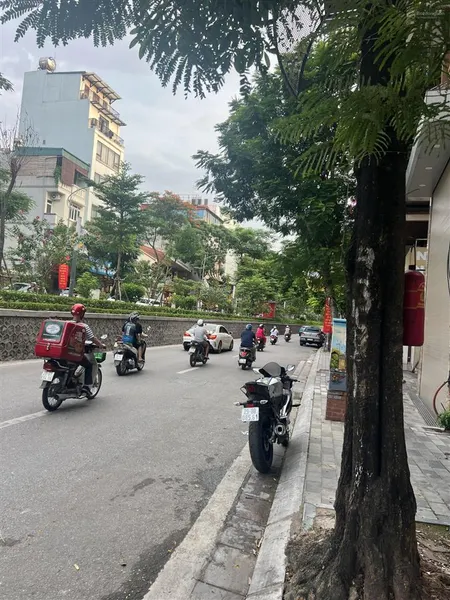 Bán đất mặt phố lạc long quan oto để của