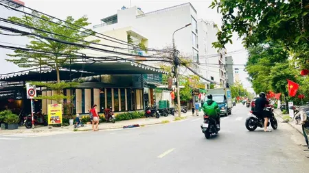 Lô góc hoàng kế viêm an thượng 17 ra biển chỉ 400m, 165,5m2 ngang 7,2m. đường 7,5m. giá 38 tỷ tl