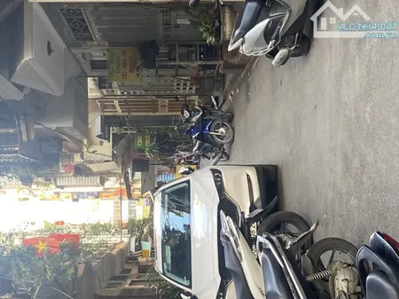 Giảm Chào 2 Tỷ . 50m2 . 3 Tầng . Mặt Tiền 4.4m . 17.8 Tỷ - Kinh Doanh . Ô Tô Vào Nhà