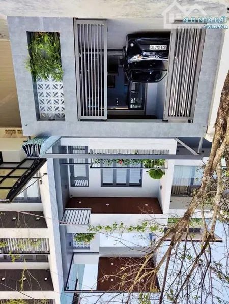 Chủ ngộp cần bán nhà Nguyễn Cửu Vân,Bình Thạnh.Giá 4tỉ690,Sổ sẵn.Tặng nguyên bộ nội thất .