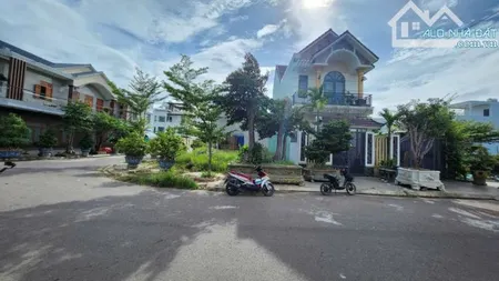 Bán đất hơn 100m2 view công viên, gần khách sạn 4 sao Rex khu Bắc sông Tân An, An Nhơn