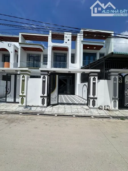 NHÀ MẶT TIỀN 111M2 THUẬN TIỆN KINH DOANH GẦN KHU CÔNG NGHIỆP