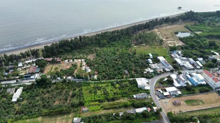 Bán đất xã long hòa, cần giờ diện tích 3829m2, có 2000m2 thổ cư, đường bê tông 6m, cách vingoup 70m