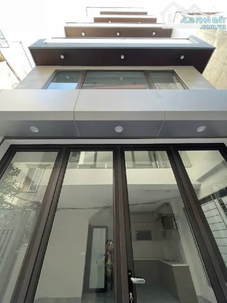 NHÀ PHỐ NGUYỄN VĂN CỪ-LÔ GÓC 2THOÁG-50m RA PHỐ NVC-TIỆN ÍCH NGẬP TRÀN-35m x 6t giá 9,6tỷ