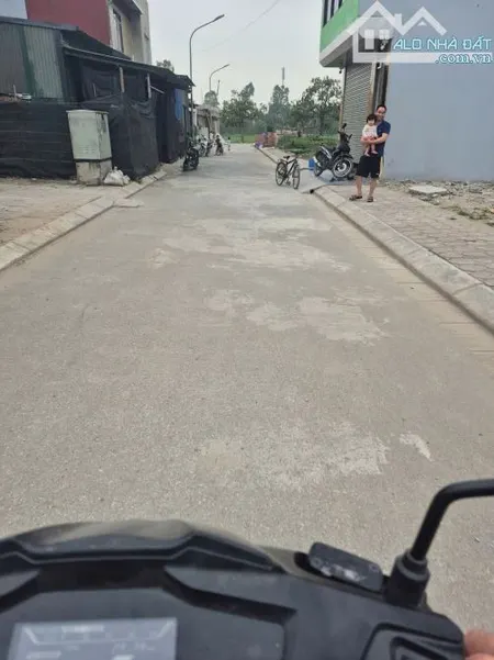Bán đất đấu giá Đại Áng- Ngọc Hồi DT60m* MT4.8m* giá 6.7 tỷ. Phân lô vỉa hè OTO tránh.