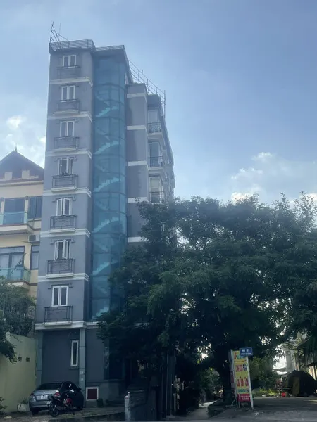 Bán gấp nhà 8 tầng kinh doanh mặt đường Bờ Kênh, Võng La, gần bệnh viện nhiệt đới TW, kinh doanh sầm uất, giá rẻ.