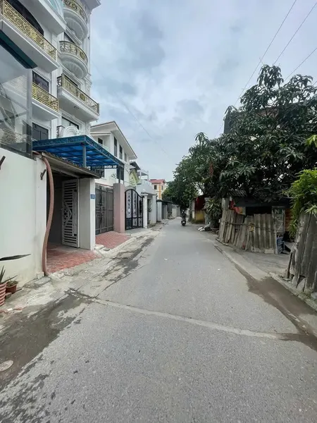 BÁN ĐẤT  NGÕ THÔNG Ô TO VÀO Bát Khối 52 M2 X 8.45 tỷ Long Biên.