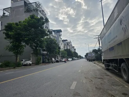 LÔ GÓC THẠCH BÀN, LONG BIÊN NHÀ CẤP 4 Ô TÔ TRÁNH VỈA HÈ KINH DOANH