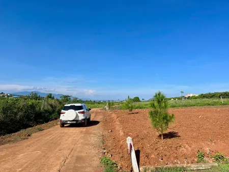Đan Phượng-Lâm Hà-Lâm Đồng dt hơn 1000m2 sẵn 100m2 thổ cư mặt tiền bê tông 13m cách nhựa liên xã 300m giá 6xxtr