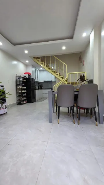 Ngõ 575 Kim Mã -Đừng bỏ qua căn nhà tập thể thông tầng t2+3 cực hiếm