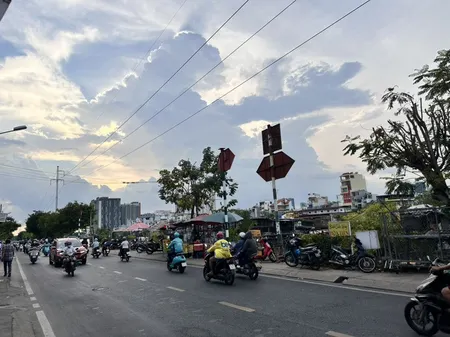 Bán nhà Trần Xuân Soạn (xe hơi đậu cửa); 3.5x11m; nhà 2 mặt hẻm; sổ hồng; 4,5 tỷ