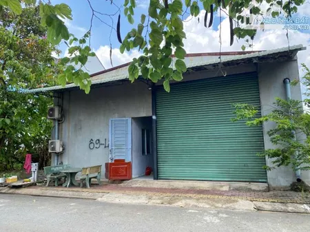 Bán gấp (10x23m) 230m2 xây sẵn kho cho thuê hàng tháng 12tr