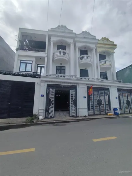 Nhà mặt tiền bùi thị cội nhà 3 tầng sổ hồng riêng cách 50m ra đường dt 743