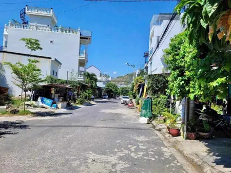 Ngộp bank bán đất dt 64m2 ngang 4,2x15m mt 13m hòn xện p vĩnh hòa nha trang. chỉ 2,5tỷ