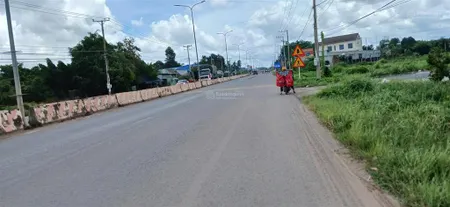 Cần bán đất mặt tiền đường 782 ngang 71m dài 110m.