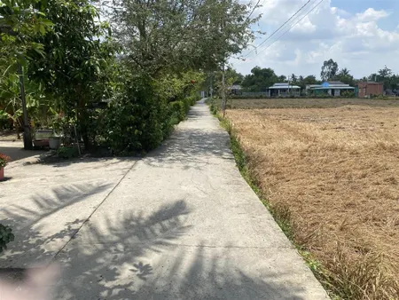 Em chính chủ bán gấp 640m2 full thổ cư góc 2 mặt tiền đường xe hơi 4m. thông nhiều hướng