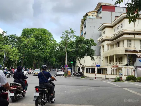 Bán mảnh đất vàng lô góc, mp quang trung, nguyễn du, hbt 365m2 x mt 30m giá 550 tỷ. 0366 051 ***