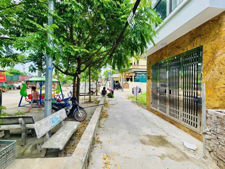 Bán nhà 5 tầng đầy đủ công năng, view sân chơi tại Liên Mạc, Bắc Từ Liêm, Hà Nội!