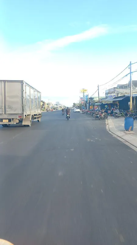 Anh em chúng tôi cần bán 10 nền đường nhựa 12m, gồng lãi không nổi nên xả lỗ. (Tin Hết Hạn)