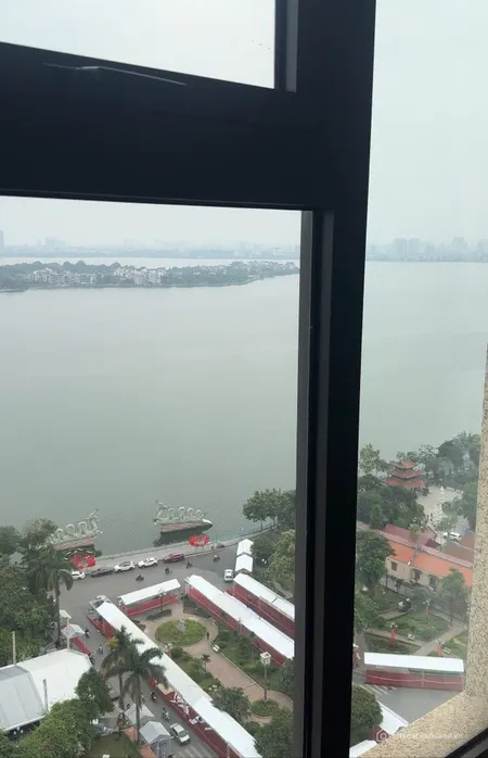 Bán gấp căn hộ 2 PN 90m2 mặt đường Lạc Long Quân, 13.5 tỷ view đầu rồng Hồ Tây (Tin Hết Hạn)