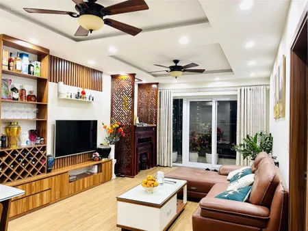 Gia đình bán căn góc 3 ngủ 2wc 116m2 đủ nội thất, tầng đẹp, có sổ đỏ. giá 8,7 tỷ tòa season avenue