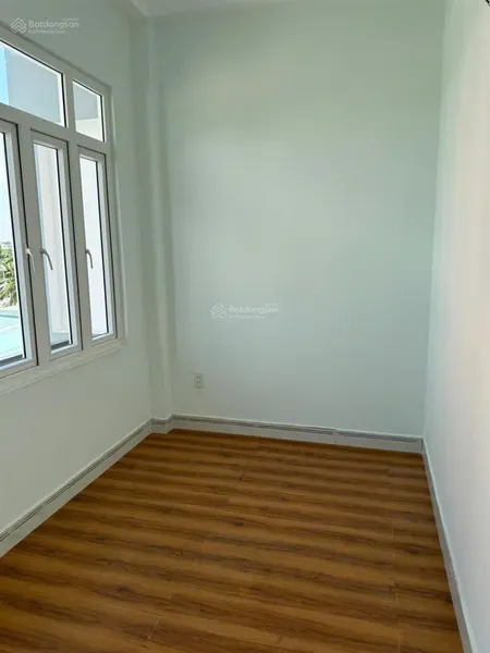 Bán nhà 1 trệt lẩu 5x20 có 3 phòng ngủ hẻm xe hơi đg 10