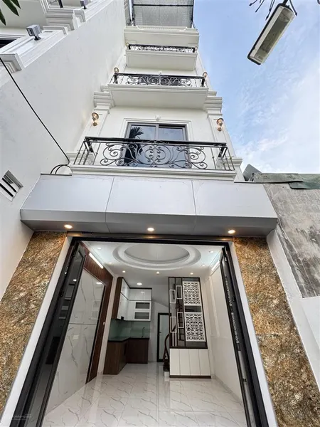 Bán nhà vĩnh hưng, 32m2, 5 tầng. 15m ra phố, nhà mới koong, chỉ việc xách đồ về ở. giá chỉ hơn 6 tỷ