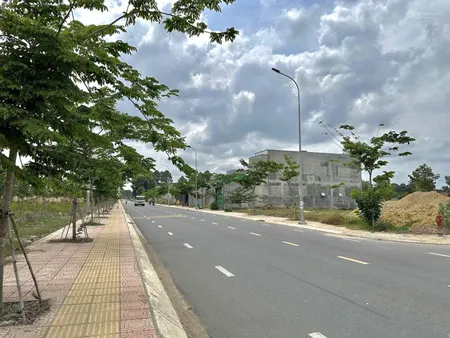 Lô góc nằm mặt tiền đường nền ngang 6m-kinh doanh tốt, vị trí cực đẹo ngay SBQT Long thành-giá 1tỷ1